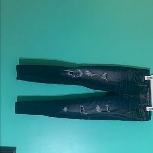 American Eagle ripped jeans ( size 2)